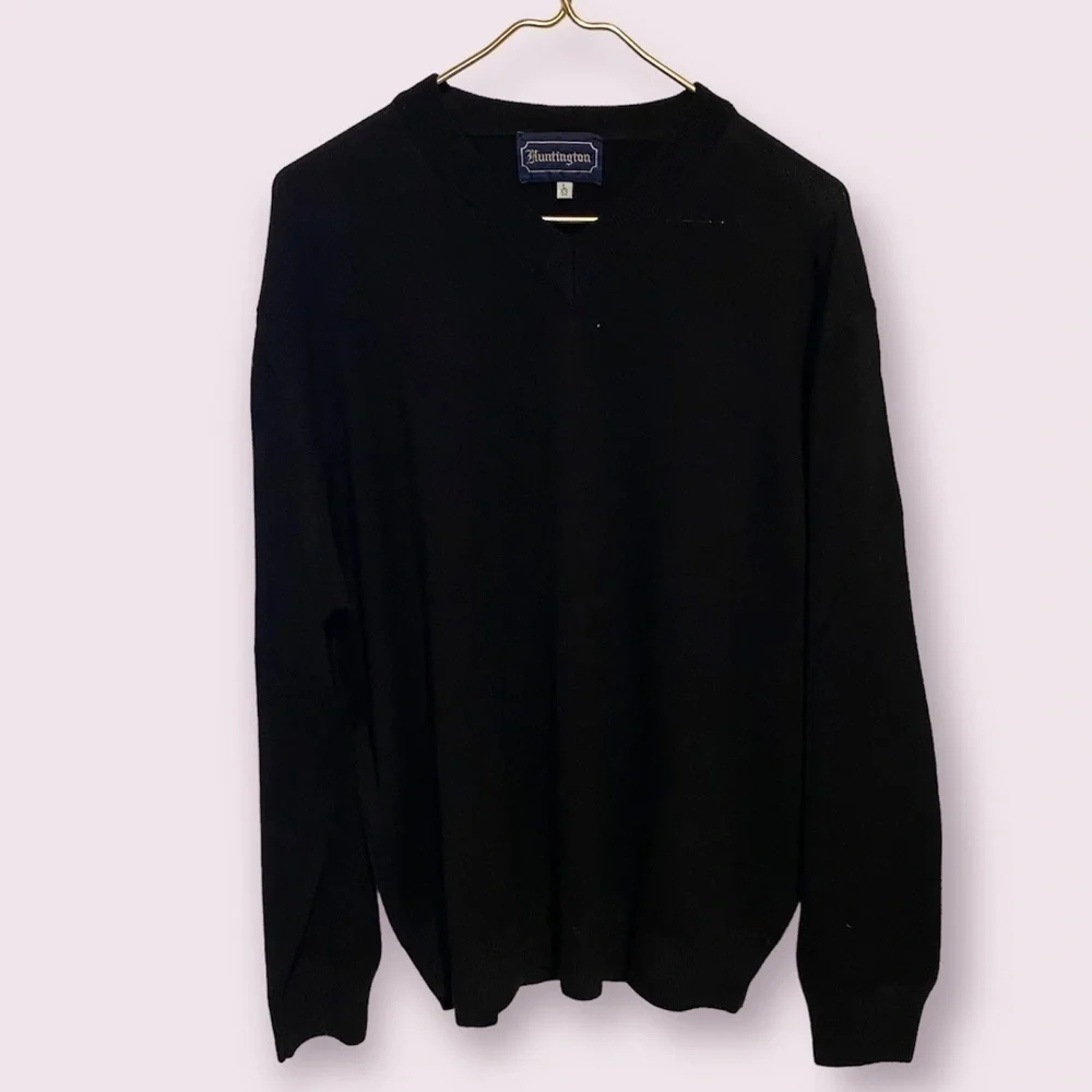 Huntington v neck black sweater made in Italy 100% Merino Wool Large size: 52